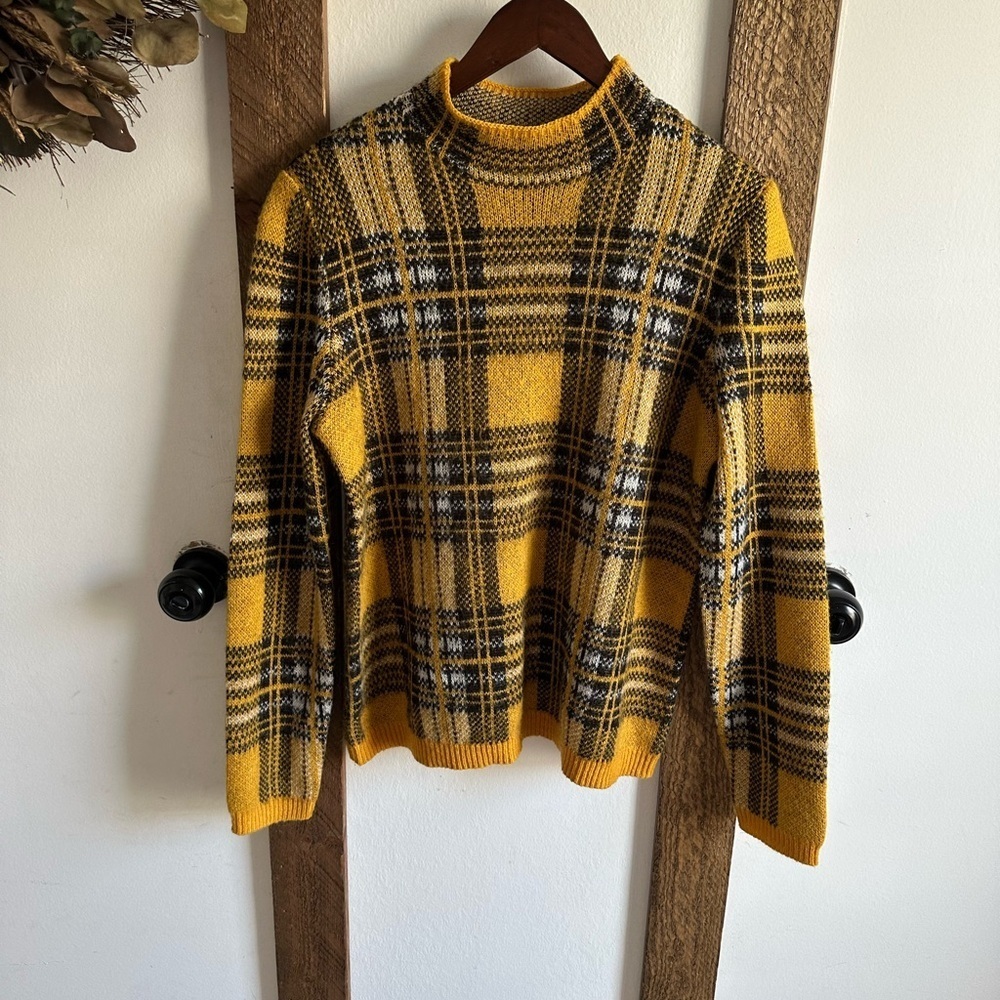 Women's Apt. 9 + Cara Santana Plaid Sweater Size Medium Cozy Soft